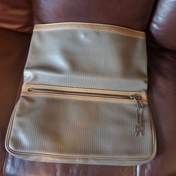 Charles Jourdan Actif Clutch - Picture 3 of 11